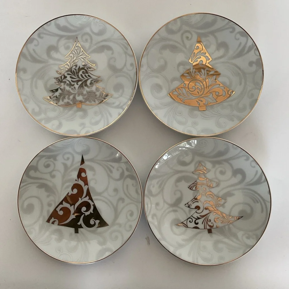 Pier 1 Christmas Tree Appetizer Plates set of Four. NWT